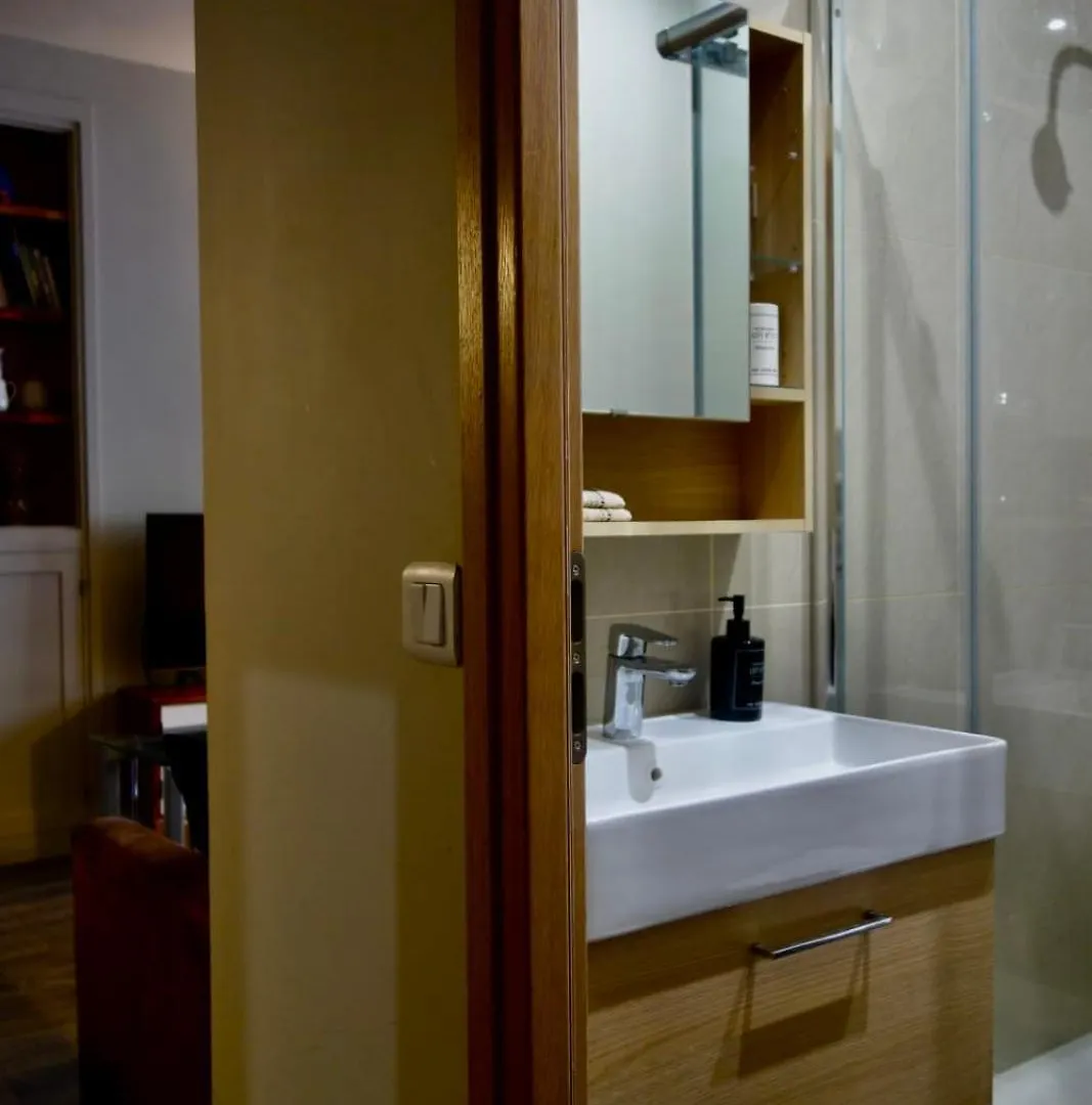 Charming Apartment For 4 People 1 Baby In The Heart Of Paris