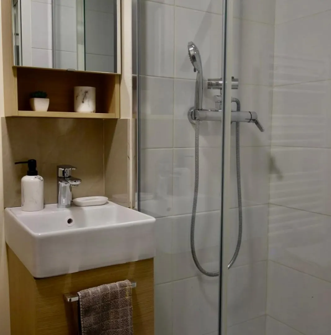 Charming Apartment For 4 People 1 Baby In The Heart Of Parijs 0*,