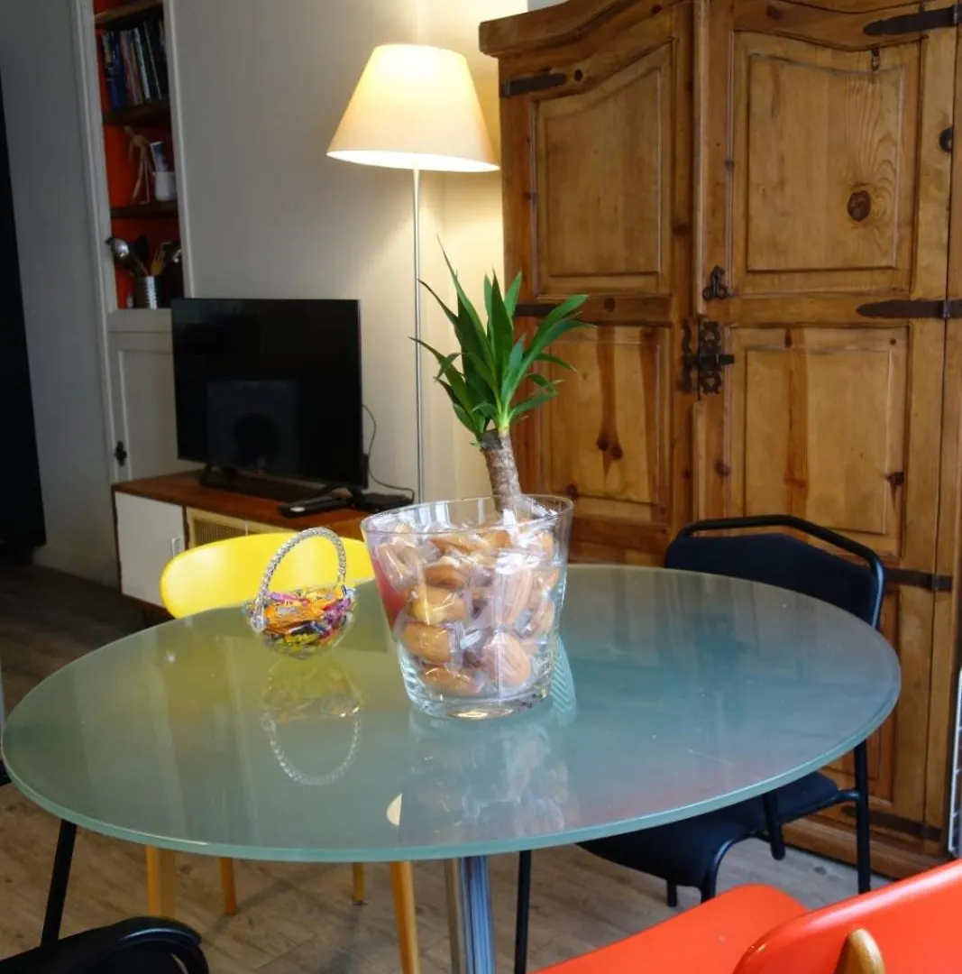 Charming Apartment For 4 People 1 Baby In The Heart Of Paris France