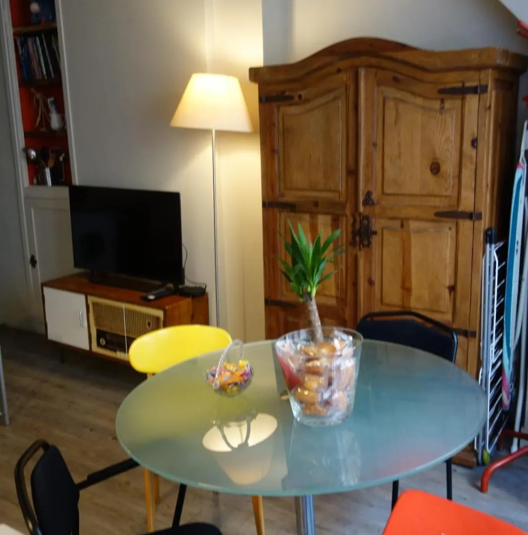 Charming Apartment For 4 People 1 Baby In The Heart Of Paris 0*,  France